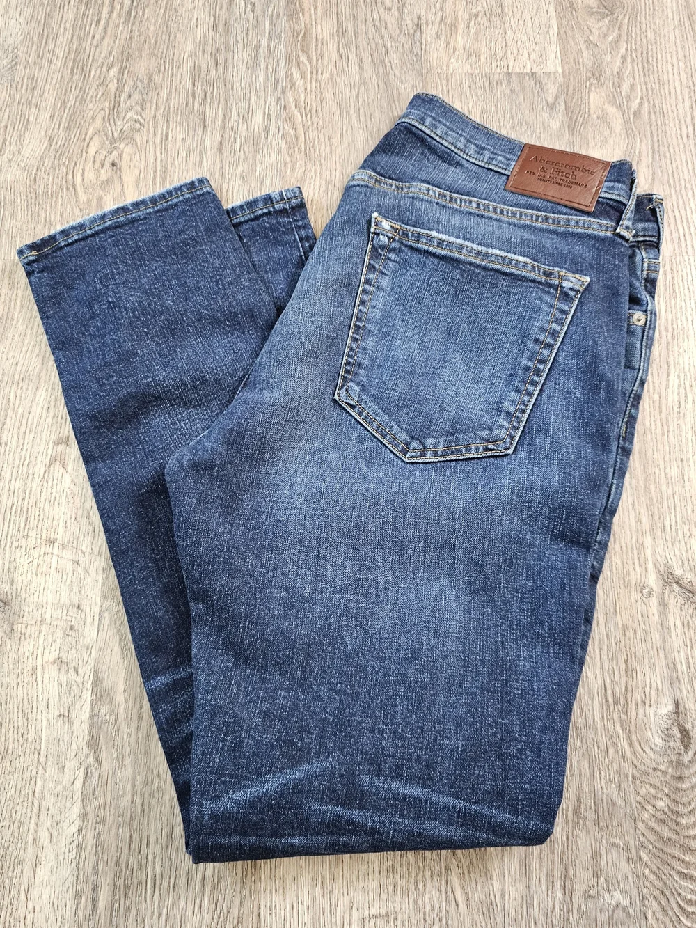 Abercrombie & Fitch Men's Dark Wash Slim Straight Jeans Size 34/30 Like New
